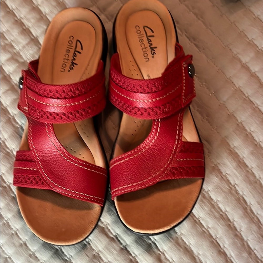 Clark’s size 6M red sandal
